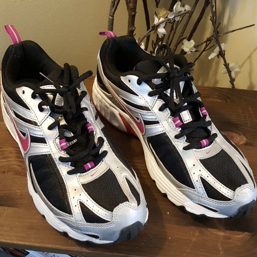 Like new Women's Nike running shoes